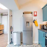 Cosy Retreat In The Centre בית נופש