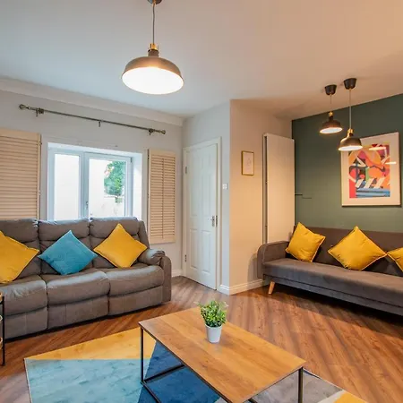 With Outdoor Patio - Sleeps 5 Голуэй