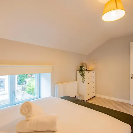With Outdoor Patio - Sleeps 5 Дом отдыха