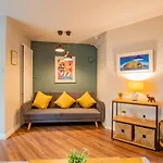 With Outdoor Patio - Sleeps 5 *