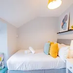 Vakantiehuis With Outdoor Patio - Sleeps 5 *