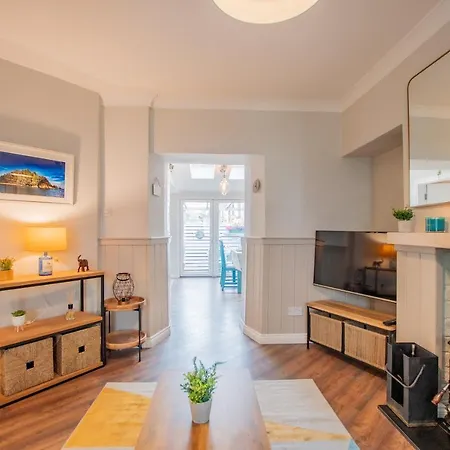 With Outdoor Patio - Sleeps 5 * Galway