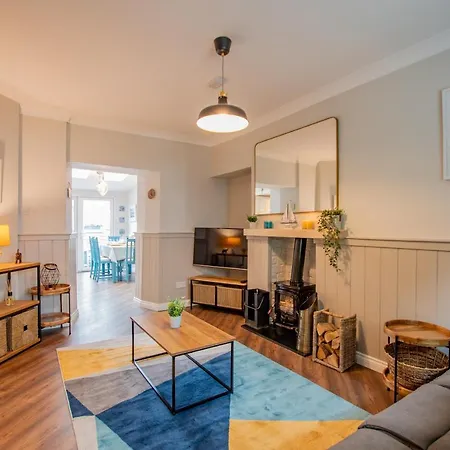 With Outdoor Patio - Sleeps 5