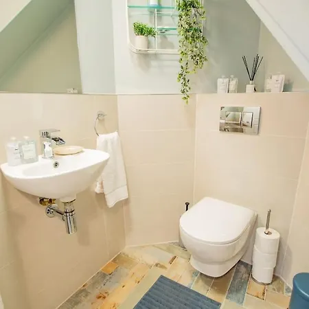 Cosy Retreat In The Centre *