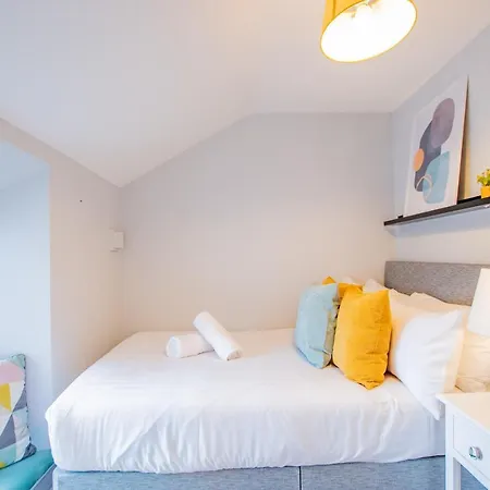 Prázdninový dům With Outdoor Patio - Sleeps 5 *