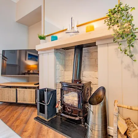 With Outdoor Patio - Sleeps 5 * Galway