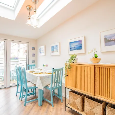With Outdoor Patio - Sleeps 5 Ferienhaus *