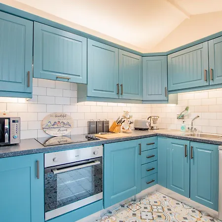 With Outdoor Patio - Sleeps 5 *