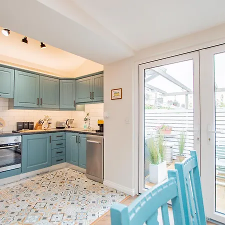 Prázdninový dům With Outdoor Patio - Sleeps 5 *
