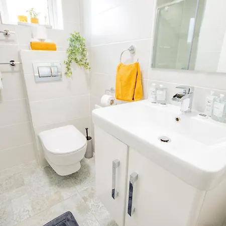 Prázdninový dům With Outdoor Patio - Sleeps 5 *